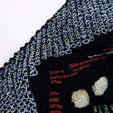 画像をギャラリービューアに読み込む, しぼり 浴衣反物 二枠の格子に花模様 紺 カジュアル 木綿 夏着物 お仕立て可 和装 絞り きもの 反25-86