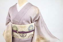画像をギャラリービューアに読み込む, 【中古】豪華 汕頭刺繍 付下げ 彩りの花唐草のライン 薄色紫 身丈160.5cm 裄丈64cm 袷正絹着物 msize［きものふりく］HP4-1
