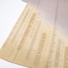画像をギャラリービューアに読み込む, 【中古】豪華 汕頭刺繍 付下げ 彩りの花唐草のライン 薄色紫 身丈160.5cm 裄丈64cm 袷正絹着物 msize［きものふりく］HP4-1
