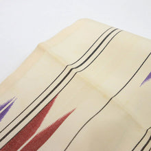 画像をギャラリービューアに読み込む, 【中古】単衣 紬 縞に彩りの矢羽根の絵絣模様 クリーム色 正絹着物 身丈161cm 裄丈66cm msize［きものふりく］TY6-1
