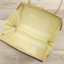 画像をギャラリービューアに読み込む, 【中古】和装バッグ 流れのある金彩文様 ゴールド 礼装用 和装小物 Z2-16

