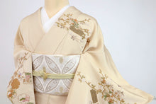 画像をギャラリービューアに読み込む, 【中古】小さめ 訪問着 豪華刺繍 桜に雪輪色紙松竹梅 ベージュ 肌色 身丈151.5cm 裄丈62cm 袷正絹着物 ssize スモールサイズ HY3-4
