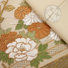 画像をギャラリービューアに読み込む, 【中古】小さめ 訪問着 豪華刺繍 桜に雪輪色紙松竹梅 ベージュ 肌色 身丈151.5cm 裄丈62cm 袷正絹着物 ssize スモールサイズ HY3-4
