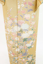 画像をギャラリービューアに読み込む, 【中古】長尺 訪問着 梅菊笹に藤の花 濃淡からし色叩き染め 薄黄色 身丈163cm 裄丈64.5cm 袷正絹着物 lsize トールサイズ［きものふりく］HY3-9

