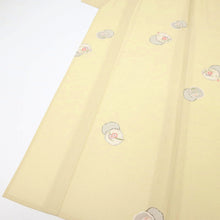 画像をギャラリービューアに読み込む, 【中古】長尺 夏着物 絽 涼感小紋 重ね丸文に花模様 淡い黄色 正絹着物 身丈165cm 裄丈69.5cm lsize トールサイズ［きものふりく］KY5-4
