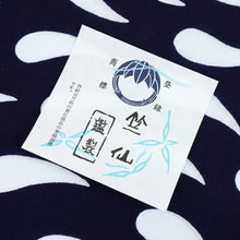 画像をギャラリービューアに読み込む, 新品『竺仙鑑製』浴衣反物 注染 むじな菊 コーマ地 紺 木綿 夏着物 長さ12ｍ 反巾38cm お仕立可［きものふりく］反26-220
