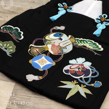 画像をギャラリービューアに読み込む, 新品【七五三 子供用 被布 黒 小槌】2歳 3歳 着物 コート 飾り紐付き 金駒 羽織り 男の子 お祝い 正絹 こどもの日 お正月 端午の節句 お祝着
