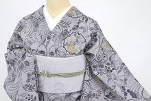 画像をギャラリービューアに読み込む, 【中古】単衣 特選紬 型染小紋 花唐草雪輪に椿の花 カジュアル 普段着物 グレー 灰色 身丈161.5cm 裄丈67cm 正絹着物 きもの 和装 KH4-25
