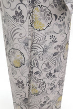 画像をギャラリービューアに読み込む, 【中古】単衣 特選紬 型染小紋 花唐草雪輪に椿の花 カジュアル 普段着物 グレー 灰色 身丈161.5cm 裄丈67cm 正絹着物 きもの 和装 KH4-25
