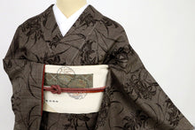 画像をギャラリービューアに読み込む, 【中古】大島紬 小紋 特選 南国の花模様 濃淡茶色 身丈162cm 裄丈62.5cm カジュアル きもの 袷正絹着物 TC1-15
