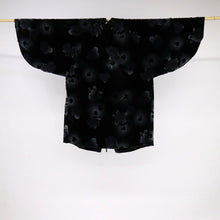 画像をギャラリービューアに読み込む, 【中古】都衿和装コート あったかベロア素材 花模様 黒 化繊着物上 カジュアル 身丈85.5cm 裄丈66.5cm CB2-26

