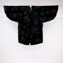 画像をギャラリービューアに読み込む, 【中古】都衿和装コート あったかベロア素材 花模様 黒 化繊着物上 カジュアル 身丈85.5cm 裄丈66.5cm CB2-26
