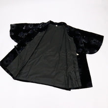 画像をギャラリービューアに読み込む, 【中古】都衿和装コート あったかベロア素材 花模様 黒 化繊着物上 カジュアル 身丈85.5cm 裄丈66.5cm CB2-26
