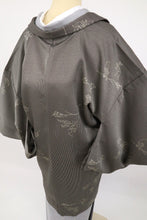 画像をギャラリービューアに読み込む, 【新品】洗える羽織 和装コート 細やか縞に鳥獣戯画文様 黒 化繊着物上 カジュアル 身丈94.5cm 裄丈68cm CB3-4
