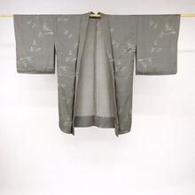 画像をギャラリービューアに読み込む, 【新品】洗える羽織 和装コート 細やか縞に鳥獣戯画文様 黒 化繊着物上 カジュアル 身丈94.5cm 裄丈68cm CB3-4
