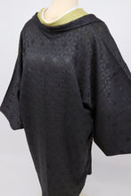 画像をギャラリービューアに読み込む, 【新品】薄羽織 お仕立て上がり 変り七宝繋 和装コート 黒紫 正絹着物上 カジュアル 身丈107cm 裄丈68cm CB5-1
