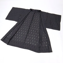 画像をギャラリービューアに読み込む, 【新品】薄羽織 お仕立て上がり 変り七宝繋 和装コート 黒紫 正絹着物上 カジュアル 身丈107cm 裄丈68cm CB5-1
