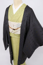 画像をギャラリービューアに読み込む, 【新品】薄羽織 お仕立て上がり 変り七宝繋 和装コート 黒紫 正絹着物上 カジュアル 身丈107cm 裄丈68cm CB5-1

