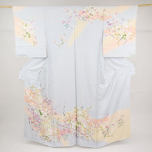 画像をギャラリービューアに読み込む, 【新品】仮絵羽 訪問着 菊と彩りの花々 フォーマル 水色 唐草地紋有 和装きもの 袷正絹着物 HA9-16
