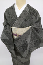 画像をギャラリービューアに読み込む, 【中古】江戸小紋 寄せ柄 ますいわ屋 小紋師落款有 白黒 身丈153cm 裄丈65.5cm 袷正絹着物 HB3-24
