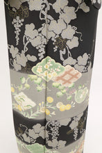 画像をギャラリービューアに読み込む, 【中古】豪華枝垂れる蔦葡萄に吉祥の花々模様訪問着 フォーマル 略礼装 濃グレー 身丈161cm 裄丈66.5cm 袷正絹着物 HB4-50
