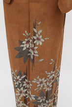 画像をギャラリービューアに読み込む, 【中古】上質 洗える夏着物 付下げ小紋 クレマチスの花模様 茶色 化繊着物 カジュアル 身丈162cm 裄丈65.5cm HC9-5
