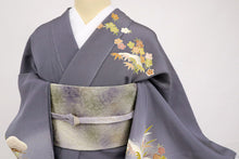 画像をギャラリービューアに読み込む, 【中古】絢爛豪華 訪問着 御所解き文松竹梅 落款有 丼鼠色 グレー 略礼装 フォーマル 身丈157cm 裄丈63cm 袷正絹着物 HH12-19
