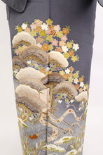 画像をギャラリービューアに読み込む, 【中古】絢爛豪華 訪問着 御所解き文松竹梅 落款有 丼鼠色 グレー 略礼装 フォーマル 身丈157cm 裄丈63cm 袷正絹着物 HH12-19
