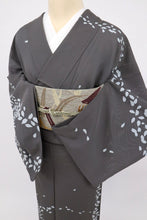 画像をギャラリービューアに読み込む, 【中古】夏着物『絽』訪問着 舞う花びら模様 フォーマル 略礼装 濃灰グレー 身丈157cm 裄丈62.5cm 正絹着物 HH7-2

