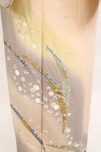 画像をギャラリービューアに読み込む, 【中古】長尺 訪問着 雪芝に宝尽くしの刺繍と鹿の子柄 フォーマル 肌色 身丈165cm 裄丈63.5cm 和装 きもの 袷正絹着物 HM9-9 lsize トールサイズ

