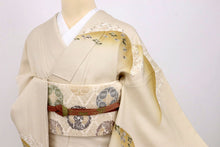 画像をギャラリービューアに読み込む, 【中古】長尺 訪問着 重なる遠山に金彩松桜風景 フォーマル 略礼装 白橡色 身丈164.5cm 裄丈65.5cm 袷正絹着物 HY1-20
