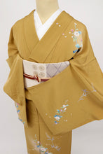 画像をギャラリービューアに読み込む, 【中古】付下げ シンプル風にそよぐ花模様 黄唐茶色 フォーマル 略礼装 身丈159cm 裄丈68.5cm 正絹着物 HY7-4
