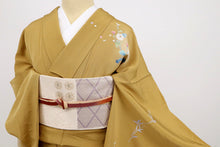 画像をギャラリービューアに読み込む, 【中古】付下げ シンプル風にそよぐ花模様 黄唐茶色 フォーマル 略礼装 身丈159cm 裄丈68.5cm 正絹着物 HY7-4
