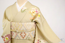 画像をギャラリービューアに読み込む, 【中古】上質特選 訪問着 しっとり蘭の花模様 ベージュ 袷正絹着物 HY9-4
