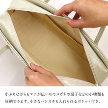 画像をギャラリービューアに読み込む, 【 華千年 利休バッグ 唐草文様 】 花唐草柄 ホワイト タッセ本製 オールシーズン バッル付 井登美 itomi おしゃれ 帯地 お茶会 お稽古 上品 手提げ 和柄 留袖用 フォーマル 日ク 和装小物 K23-75

