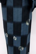 画像をギャラリービューアに読み込む, 【中古】長尺 洗える夏着物 小紋 さくらの花丸模様 カジュアル 黒×青灰色 身丈166cm 裄丈68cm 化繊 KA7-55
