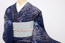 画像をギャラリービューアに読み込む, 【中古】長尺 洗える夏着物 小紋『ヒロミチナカノ』糸菊 カジュアル 濃紺 身丈158cm 裄丈68cm 化繊 KA7-64
