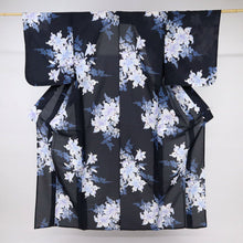 画像をギャラリービューアに読み込む, 【中古】長尺 洗える夏着物 小紋 『組曲』萩とカサブランカ 紺色 化繊着物 カジュアル 身丈165cm 裄丈67cm KA7-71
