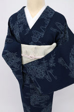 画像をギャラリービューアに読み込む, 【中古】特選浴衣 しじら織り 綿麻 流水に肩車菊花模様抜染 濃紺 カジュアル 身丈157cm 裄丈62cm 単衣着物 KA9-9

