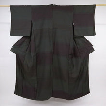 画像をギャラリービューアに読み込む, 【中古】特選 単衣 お召 小さなドットの横段 黒茶色 身丈159cm 裄丈67.5cm 正絹着物 KB6-12
