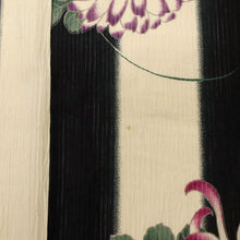 画像をギャラリービューアに読み込む, 【中古】洗える夏着物 小紋 太縞に菊花、芍薬の花 カジュアル 黒茶砂色 身丈161.5cm 裄丈64cm 化繊 KB6-15
