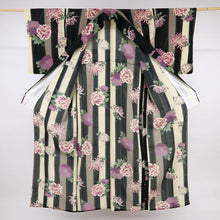 画像をギャラリービューアに読み込む, 【中古】洗える夏着物 小紋 太縞に菊花、芍薬の花 カジュアル 黒茶砂色 身丈161.5cm 裄丈64cm 化繊 KB6-15
