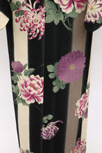 画像をギャラリービューアに読み込む, 【中古】洗える夏着物 小紋 太縞に菊花、芍薬の花 カジュアル 黒茶砂色 身丈161.5cm 裄丈64cm 化繊 KB6-15
