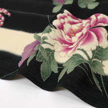 画像をギャラリービューアに読み込む, 【中古】洗える夏着物 小紋 太縞に菊花、芍薬の花 カジュアル 黒茶砂色 身丈161.5cm 裄丈64cm 化繊 KB6-15
