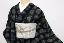 画像をギャラリービューアに読み込む, 【中古】長尺 洗える夏着物 絽 山本寛斎 小紋 カジュアル かすれ格子半円繋 身丈166.5cm 裄丈67.5cm 黒 KB7-42
