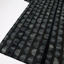 画像をギャラリービューアに読み込む, 【中古】長尺 洗える夏着物 絽 山本寛斎 小紋 カジュアル かすれ格子半円繋 身丈166.5cm 裄丈67.5cm 黒 KB7-42
