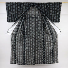 画像をギャラリービューアに読み込む, 【中古】長尺 洗える夏着物 絽 山本寛斎 小紋 カジュアル かすれ格子半円繋 身丈166.5cm 裄丈67.5cm 黒 KB7-42
