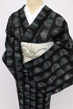 画像をギャラリービューアに読み込む, 【中古】長尺 洗える夏着物 絽 山本寛斎 小紋 カジュアル かすれ格子半円繋 身丈166.5cm 裄丈67.5cm 黒 KB7-42
