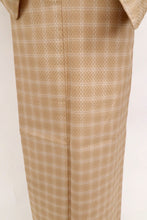 画像をギャラリービューアに読み込む, 【中古】特選 紬 十日町 綾織『格子のクロス』カジュアル 濃淡茶色 身丈167.5cm 裄丈68cm 袷正絹着物 KC1-14
