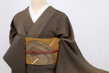 画像をギャラリービューアに読み込む, 【中古】長尺 小紋 大小霰のグラデーションのライン カジュアル 濃茶 身丈173cm 裄丈68cm 袷正絹着物 KC4-42
